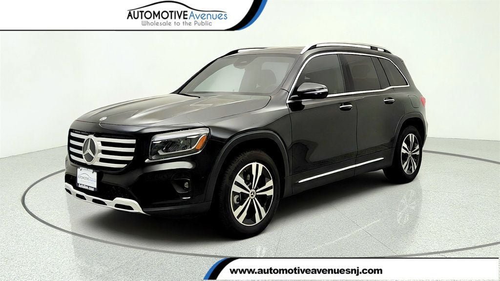 Used 2024 Mercedes-Benz GLB 250 4MATIC w/ Exclusive Package image 1
