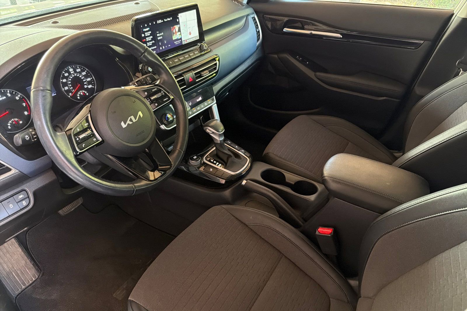 Used 2023 Kia Seltos S w/ Navigation Package AWD/4WD image 11