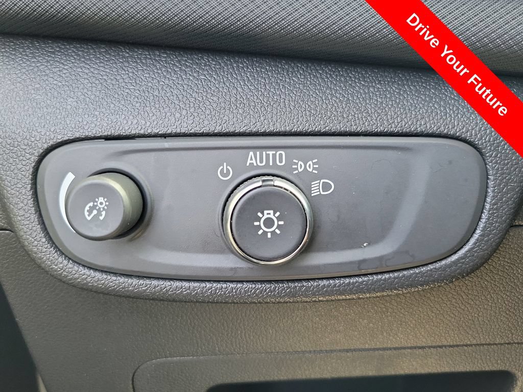 Used 2025 Chevrolet TrailBlazer LT AWD/4WD image 18