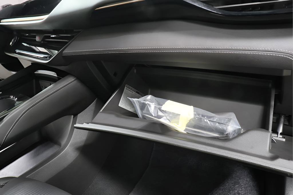 Used 2024 Buick Envision Avenir image 37