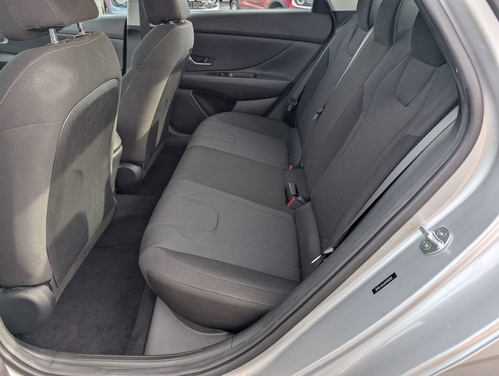 Used 2023 Hyundai Elantra SE image 9