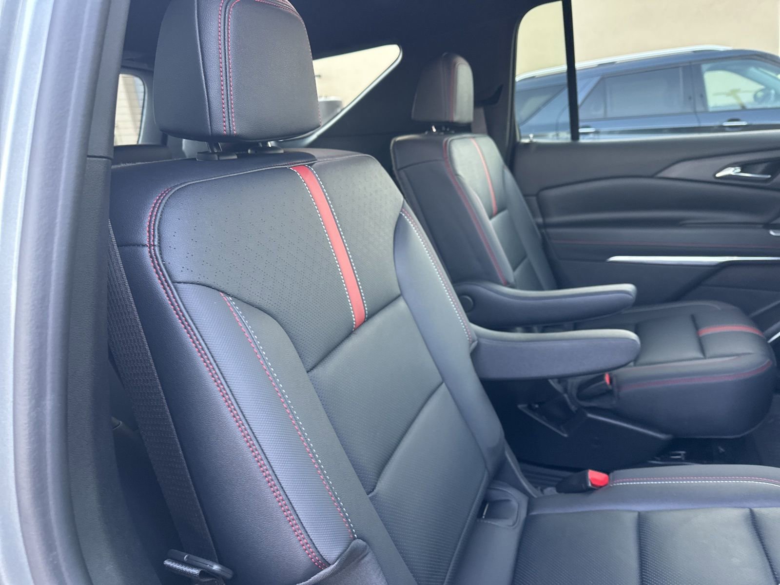 Used 2024 Chevrolet Traverse RS AWD/4WD image 37