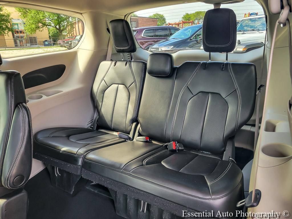 Certified 2023 Chrysler Pacifica Touring-L FWD image 18
