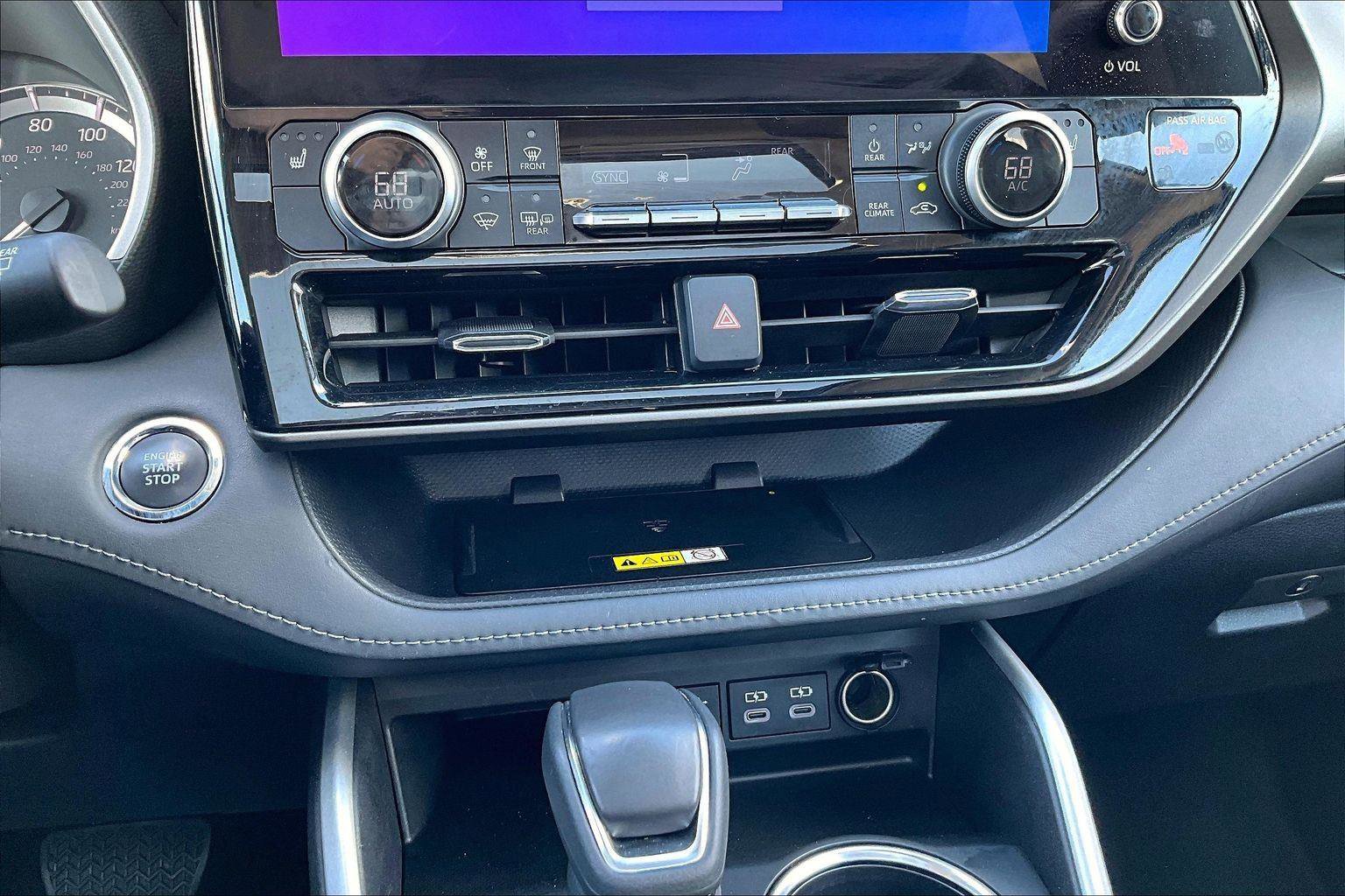 Used 2023 Toyota Highlander XLE image 32