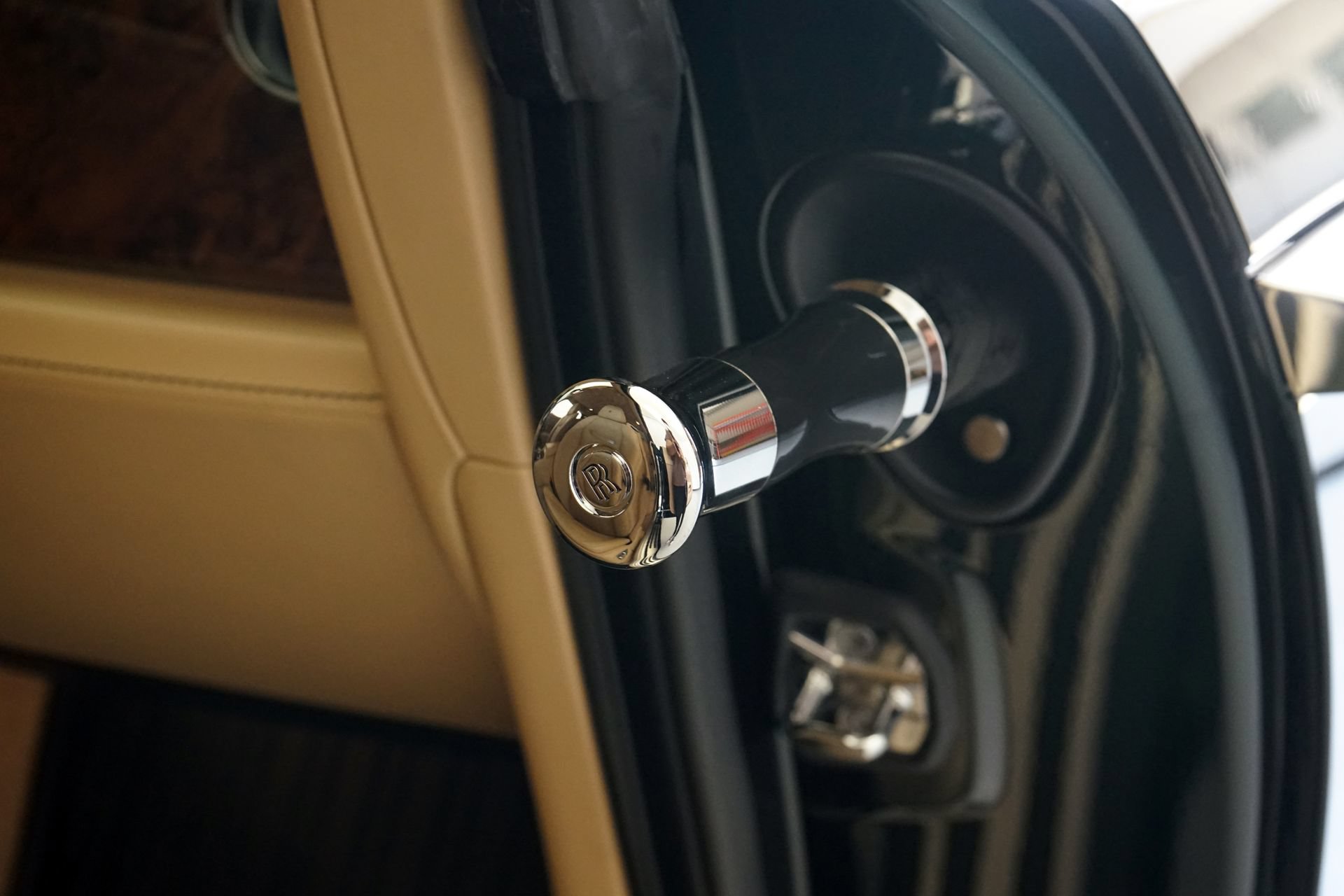 Used 2019 Rolls-Royce Wraith RWD image 34