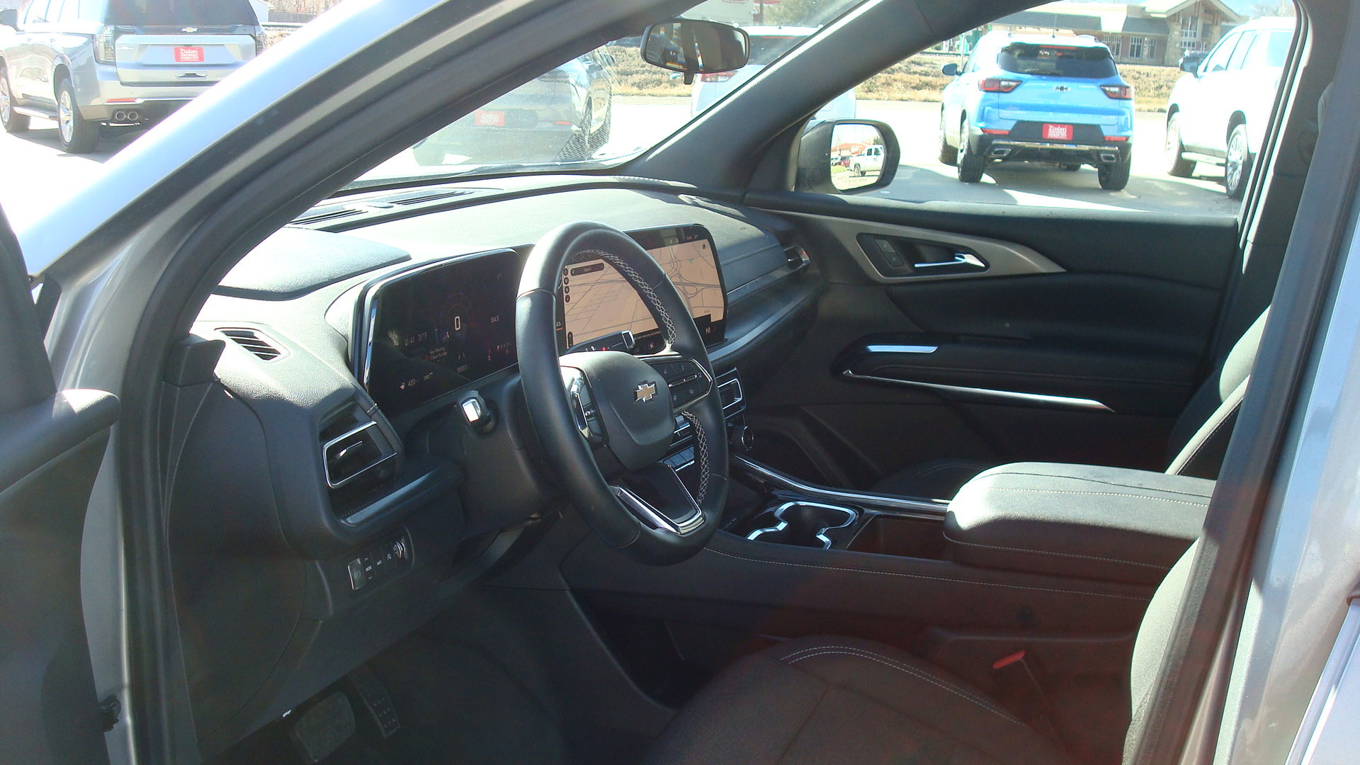 Used 2025 Chevrolet Traverse LT AWD/4WD image 8
