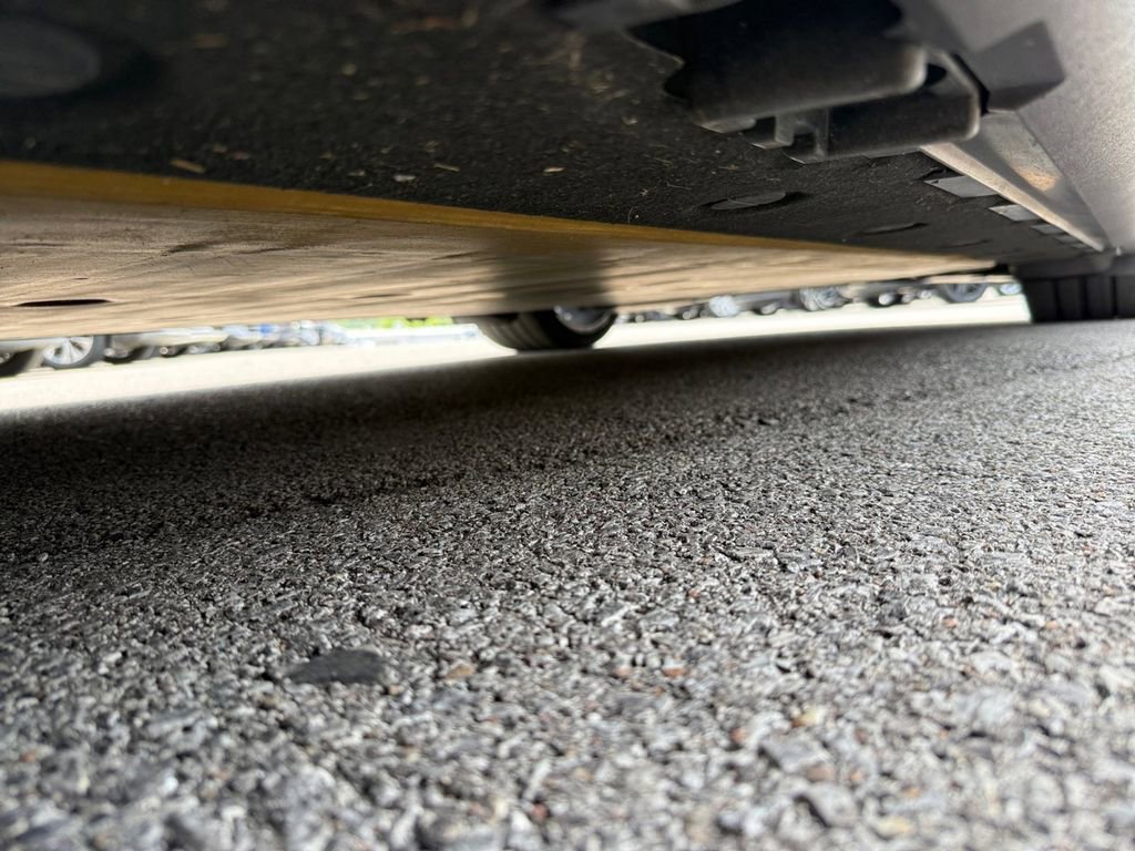 Used 2025 Porsche Taycan image 28