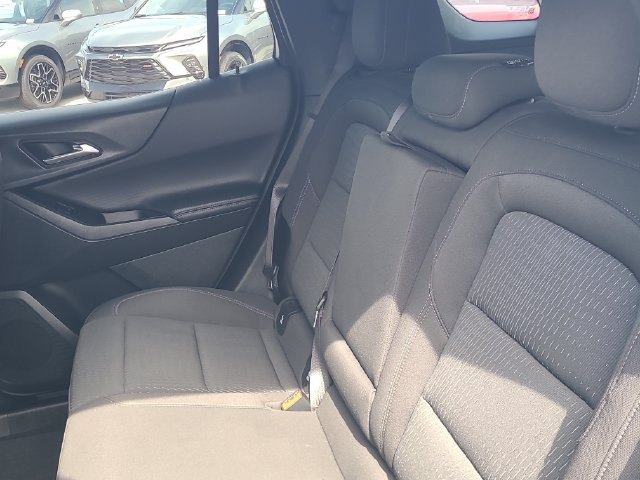 Used 2026 Chevrolet Equinox LT FWD image 9