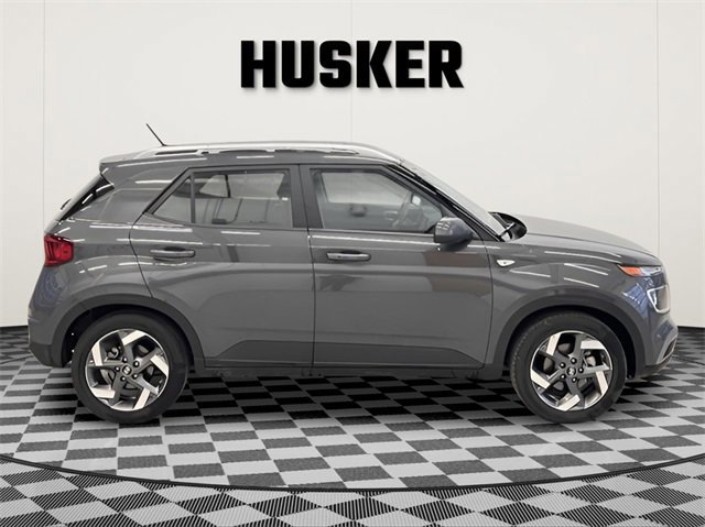 Used 2025 Hyundai Venue SEL image 2