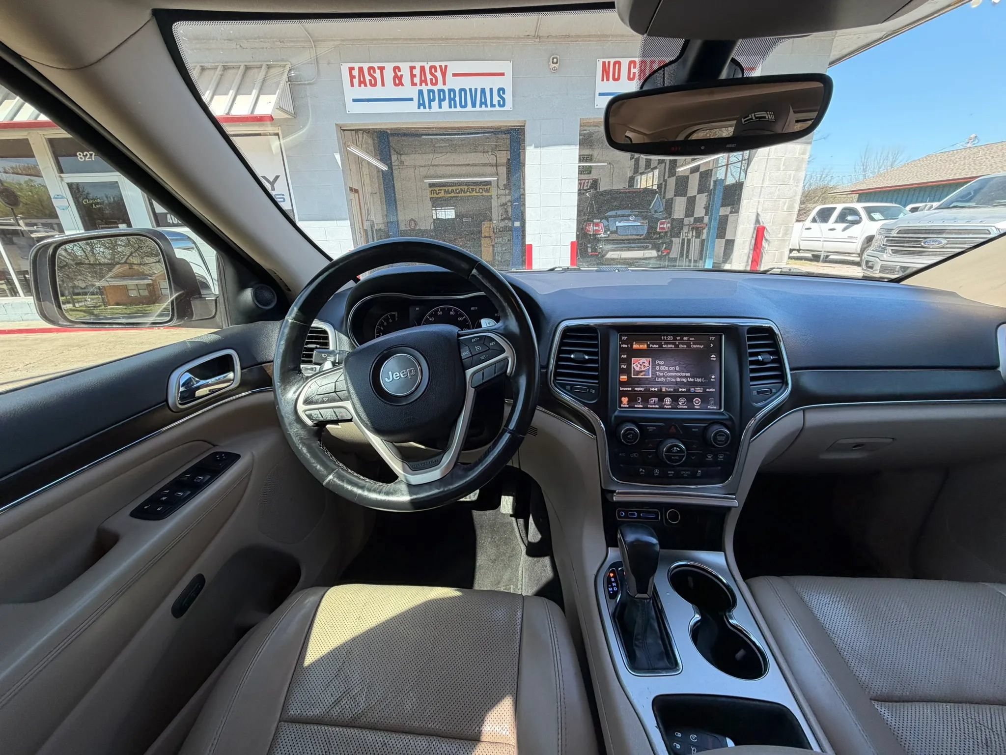 Used 2017 Jeep Grand Cherokee Limited w/ Luxury Group II RWD image 12