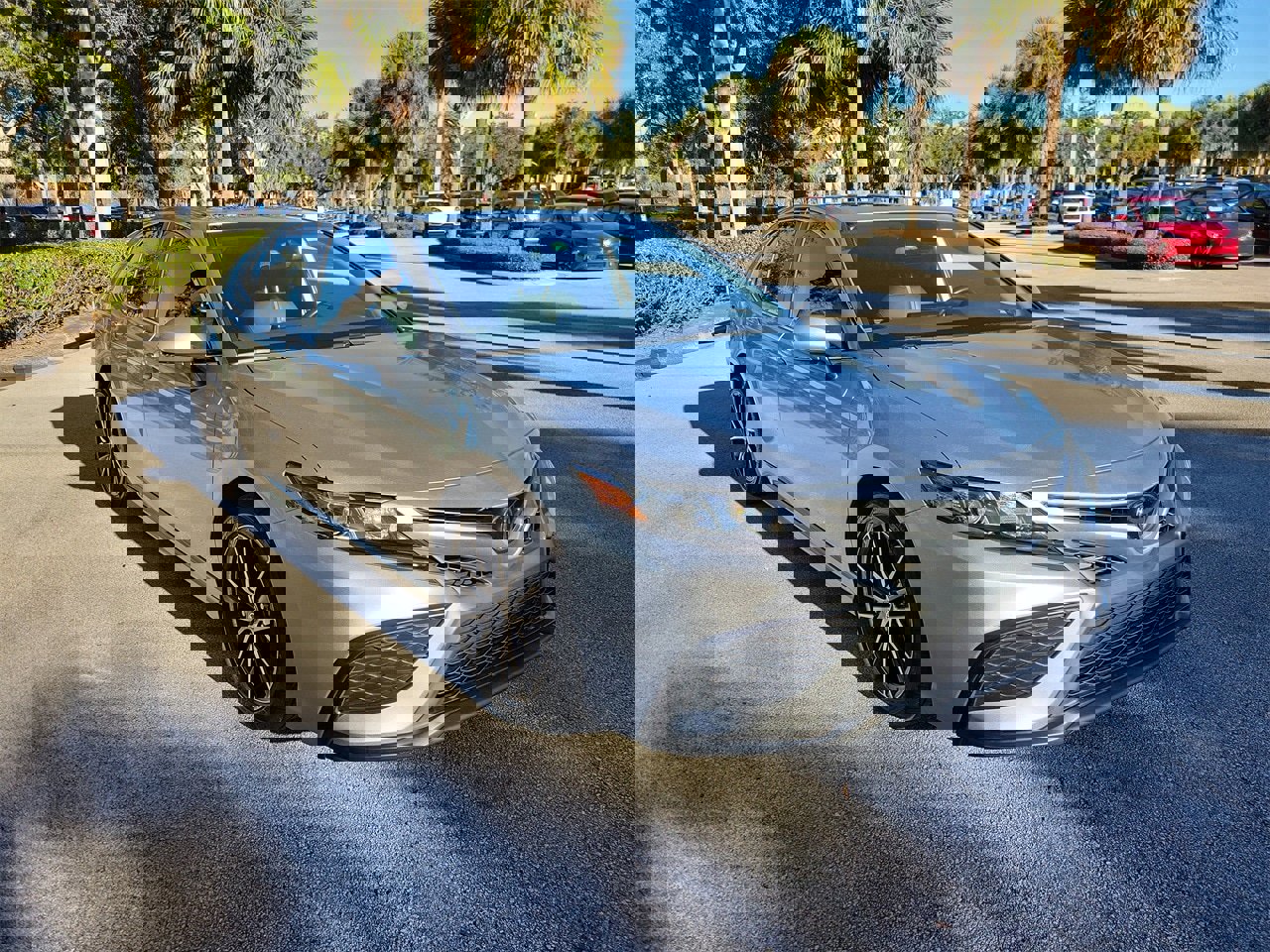 Used 2023 Toyota Camry SE image 2