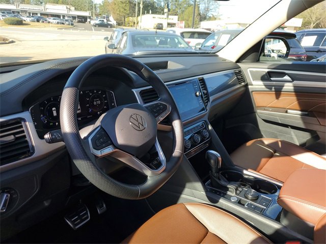 Certified 2023 Volkswagen Atlas SEL R-Line image 18