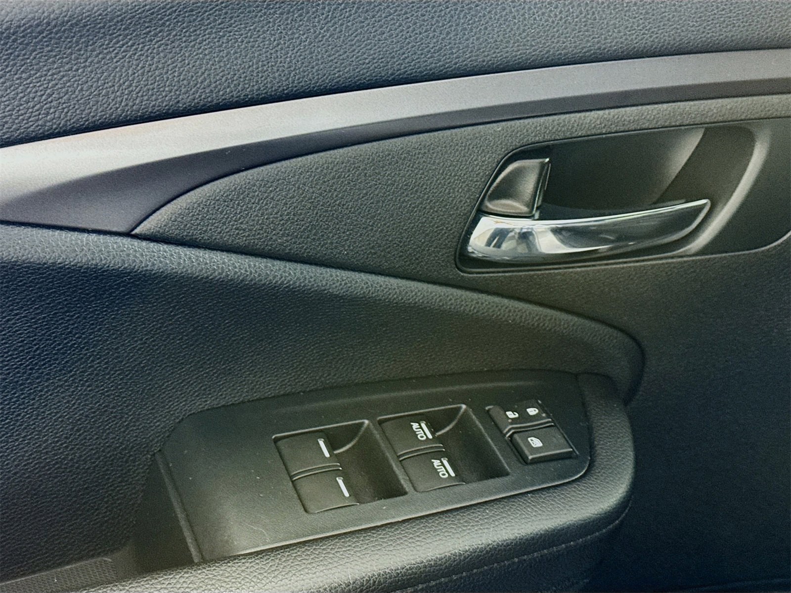 Used 2022 Honda Pilot Sport image 12