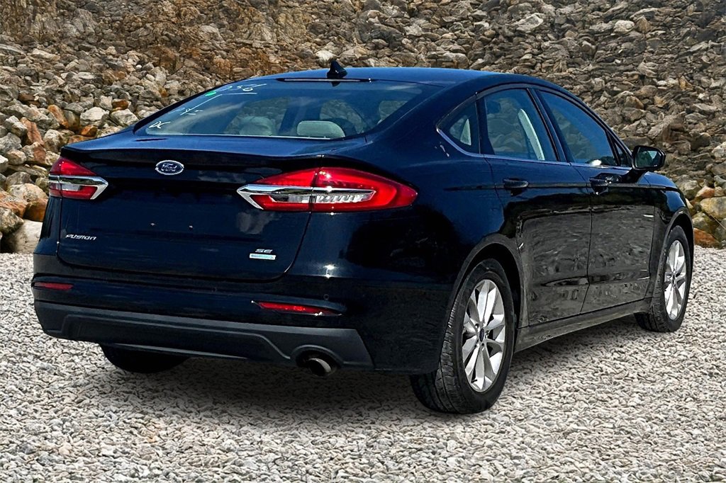 Used 2020 Ford Fusion SE w/ Fleet SE Value Package image 2
