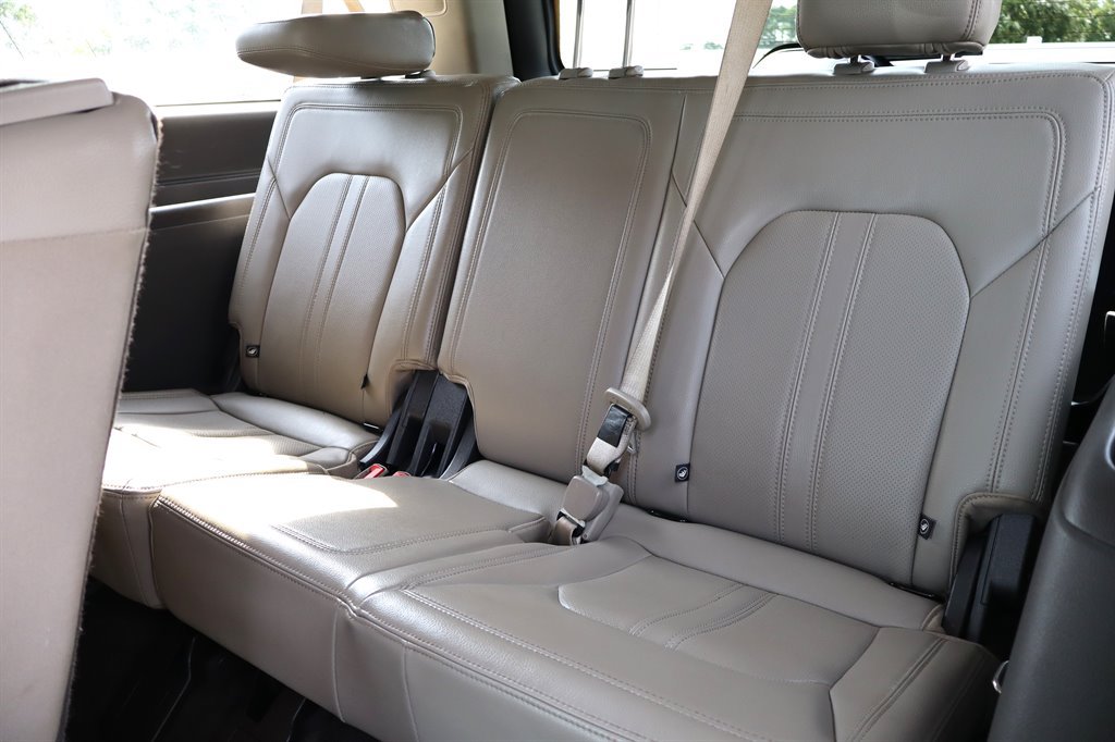 Used 2018 Ford Expedition Max Limited RWD image 24