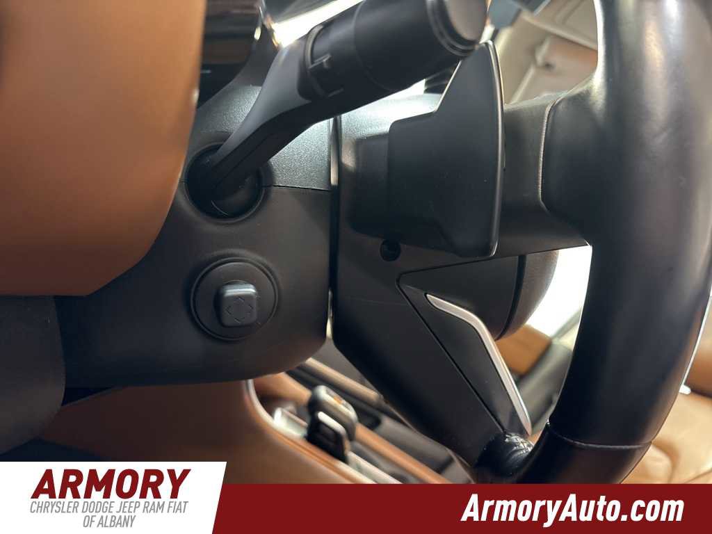 Used 2022 Nissan Pathfinder Platinum w/ Cargo Package image 11