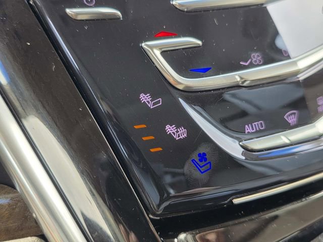 Used 2018 Cadillac Escalade Luxury RWD image 19