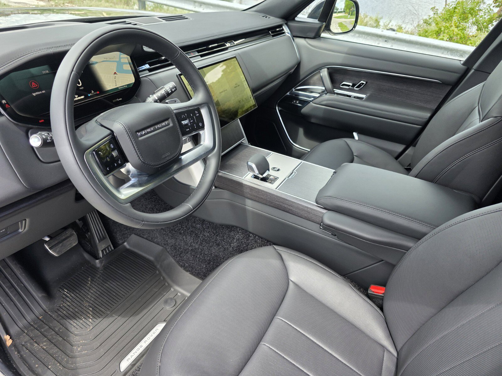 New 2026 Land Rover Range Rover Long Wheelbase SE AWD/4WD image 11