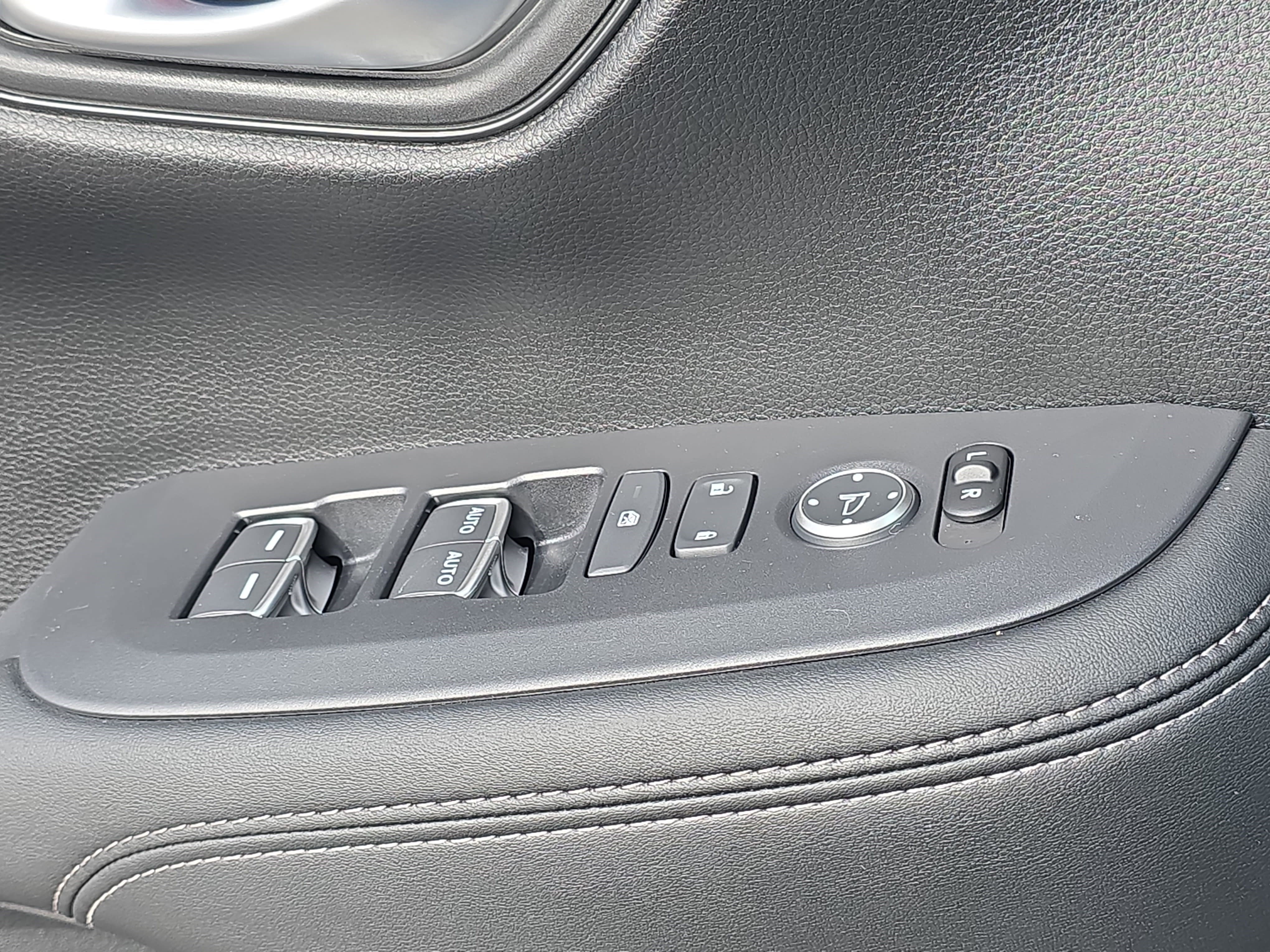 Certified 2026 Honda HR-V EX-L image 23