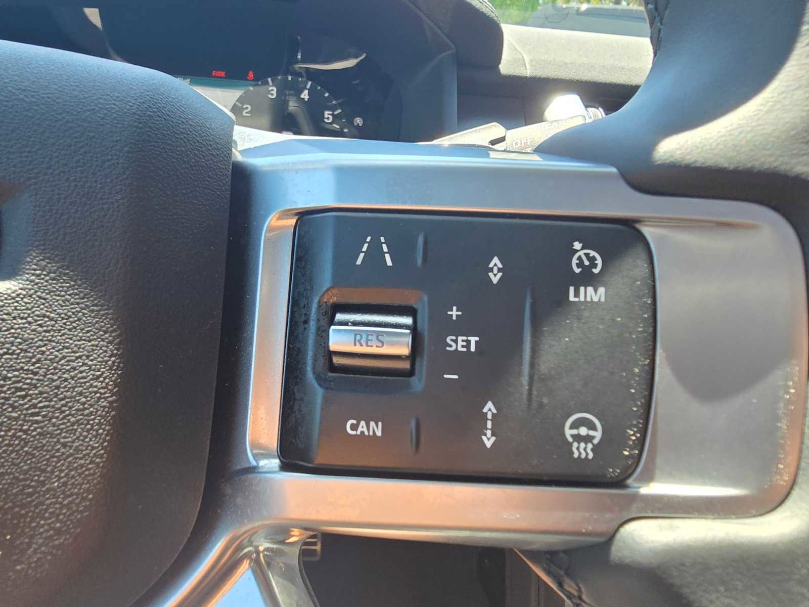 Certified 2025 Land Rover Discovery Dynamic SE image 34