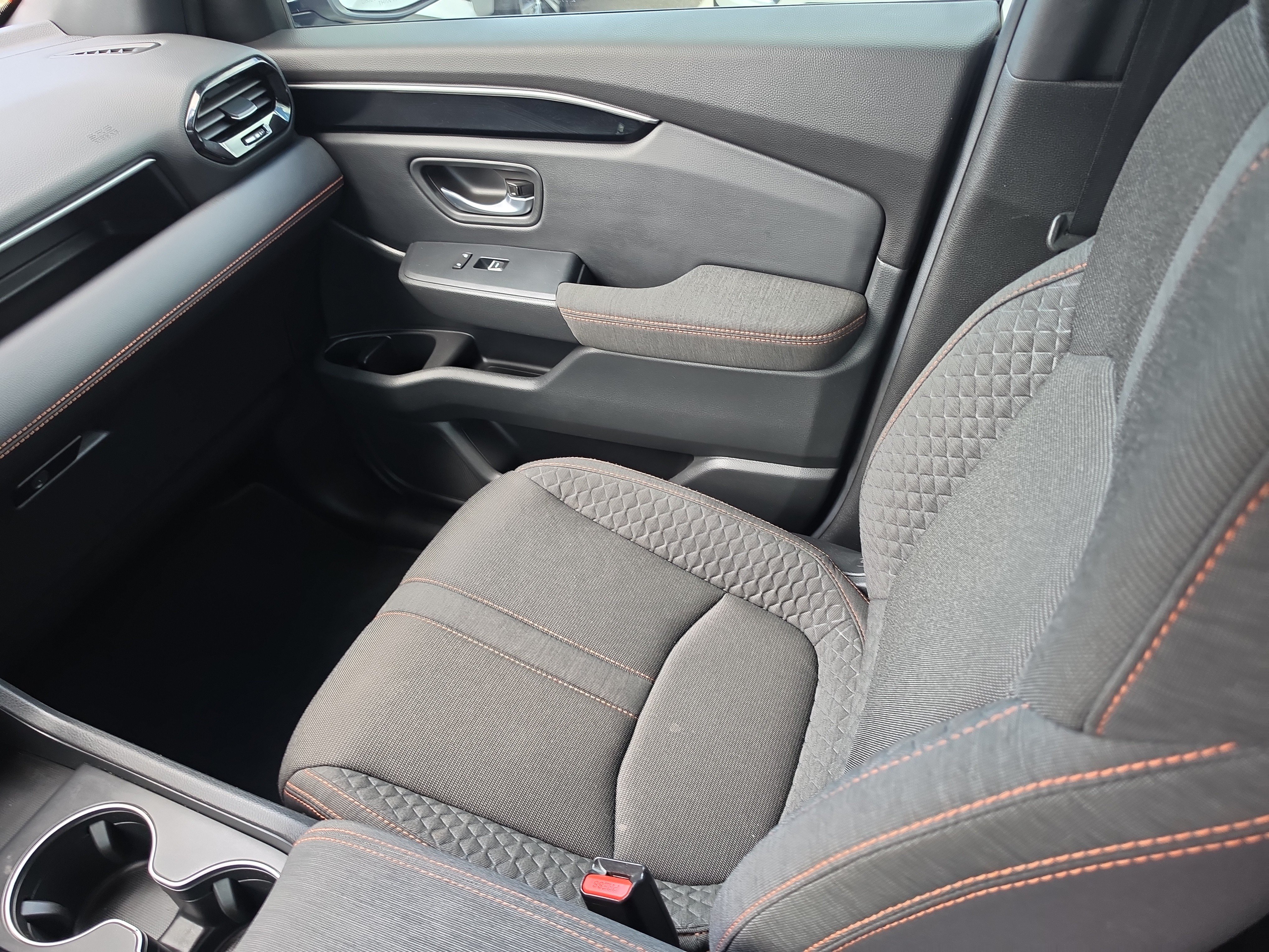 Used 2025 Honda Pilot Sport image 15