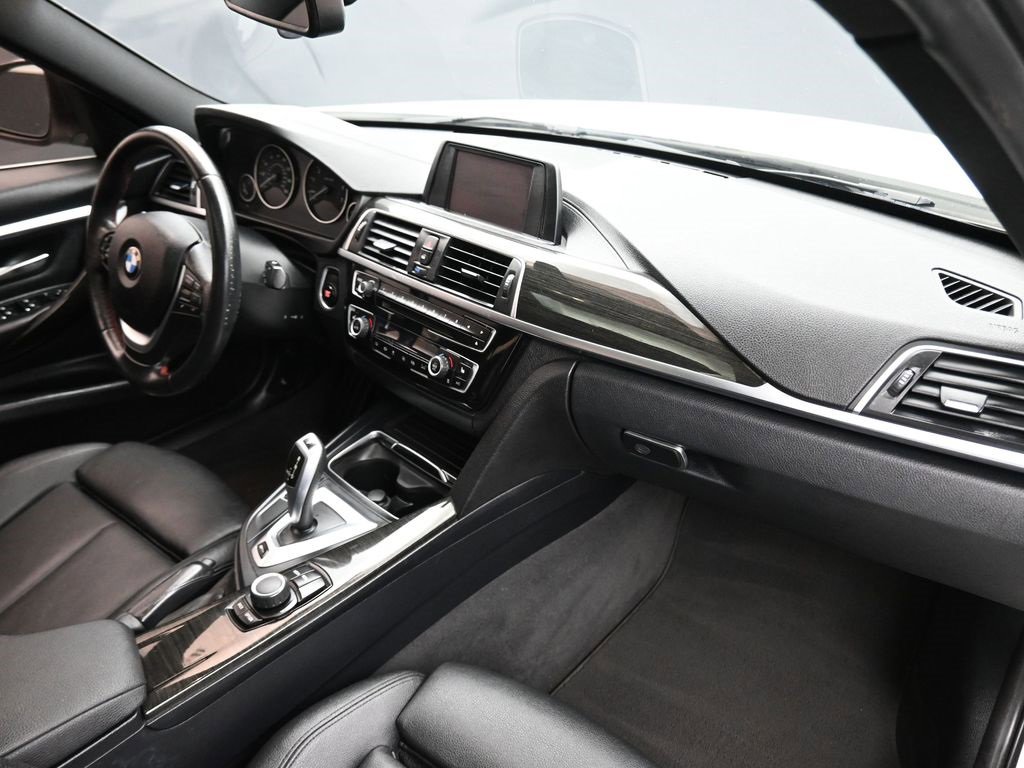 Used 2018 BMW 330e image 43