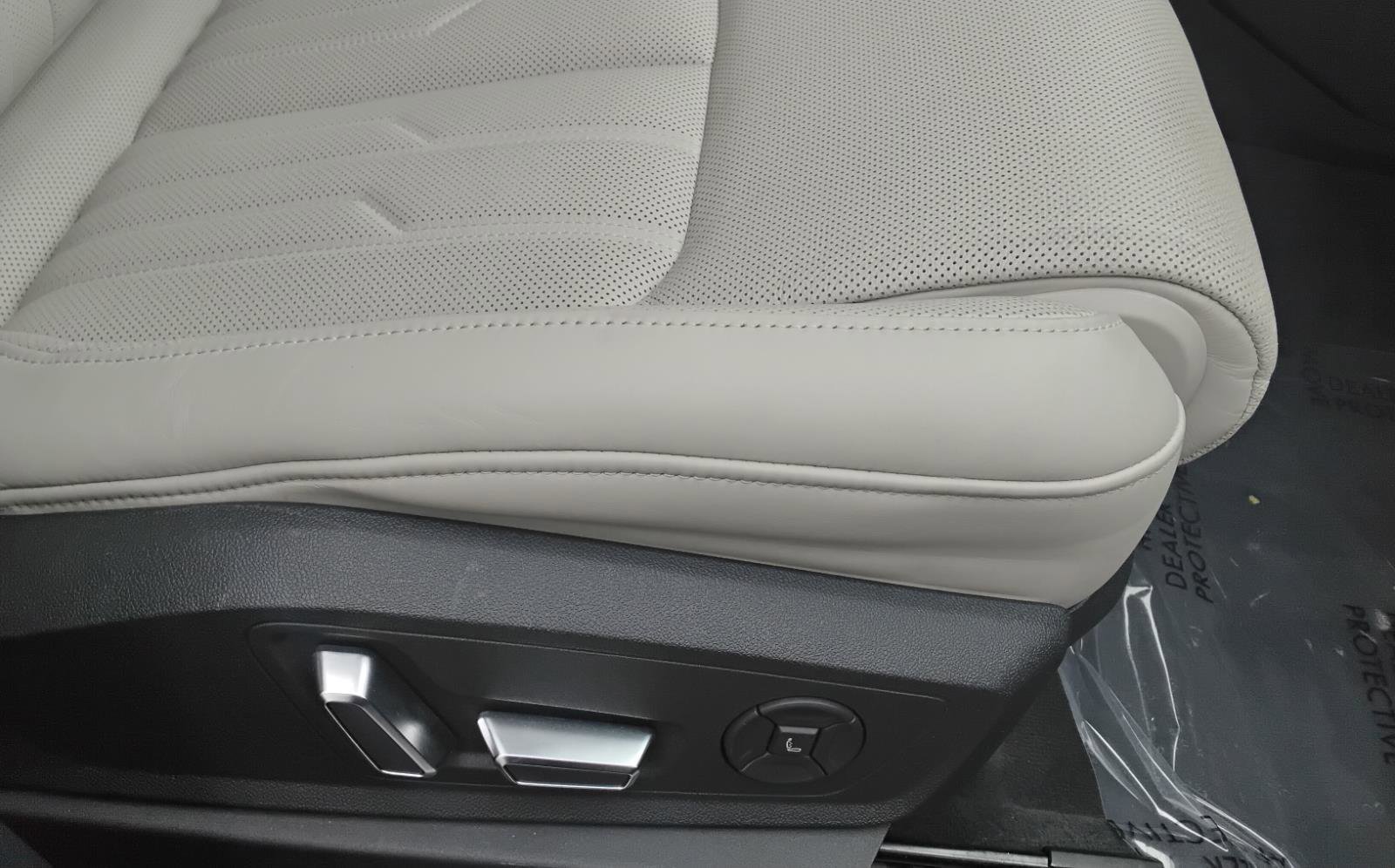 Used 2021 Audi e-tron Prestige w/ Prestige Package image 28