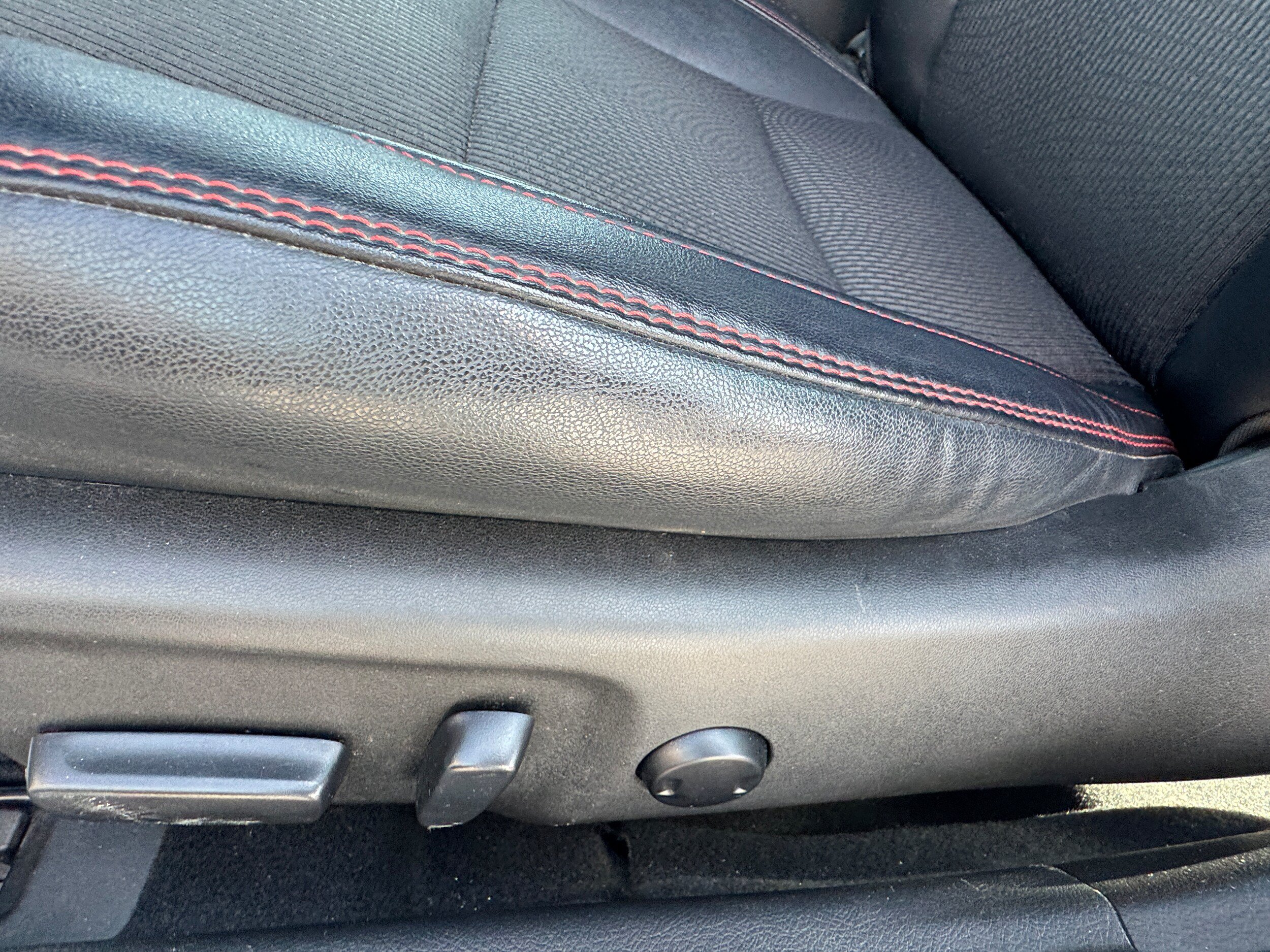 Used 2016 Toyota Camry SE w/ Moonroof Package FWD image 9