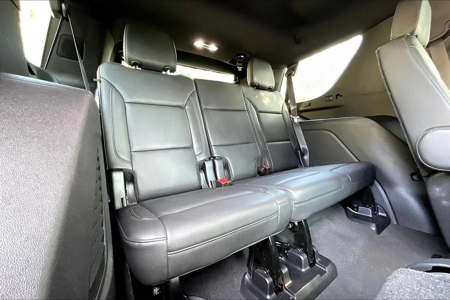 Used 2021 Chevrolet Tahoe LT w/ Luxury Package RWD image 27
