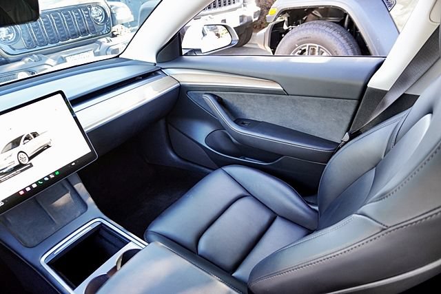Used 2023 Tesla Model 3 Standard Range RWD image 28