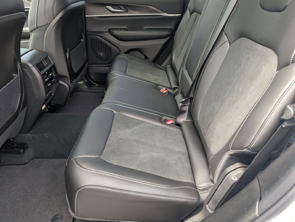 New 2026 Jeep Grand Cherokee Altitude AWD/4WD image 25