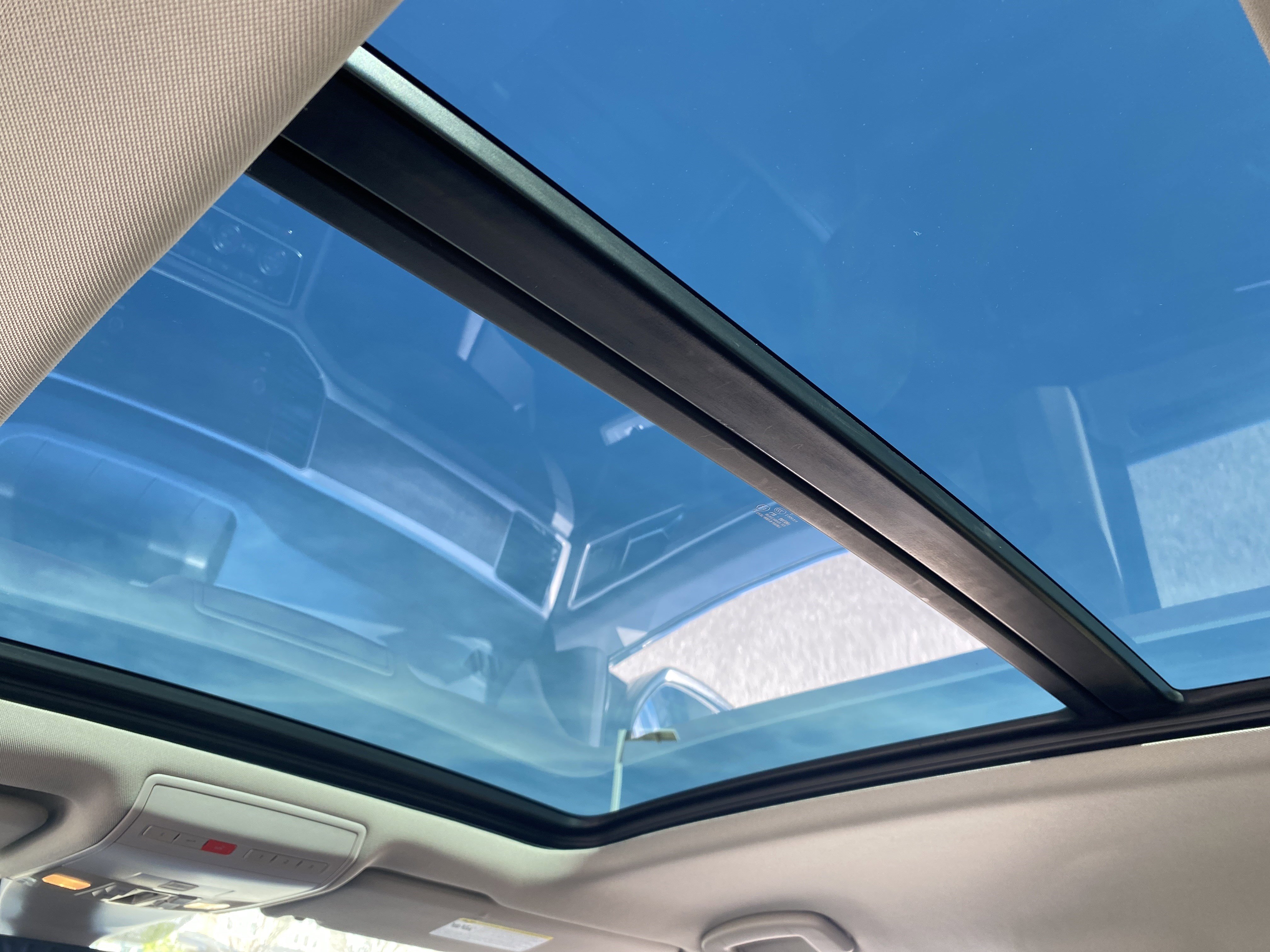 Used 2018 Volkswagen Atlas SEL Premium image 32