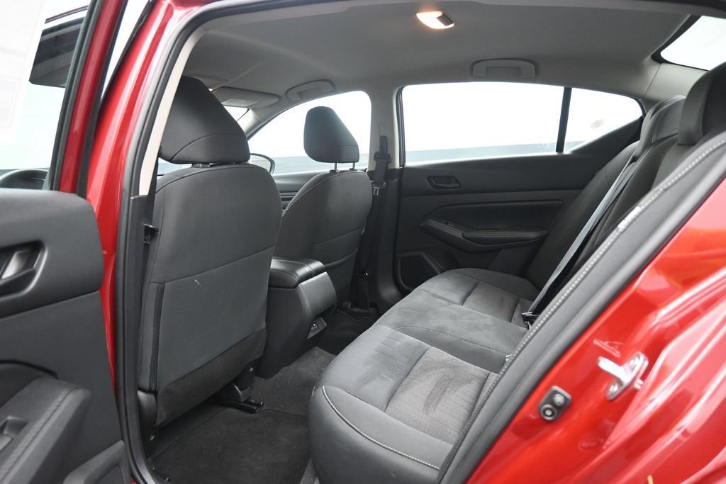 Used 2025 Nissan Altima 2.5 SV FWD image 24