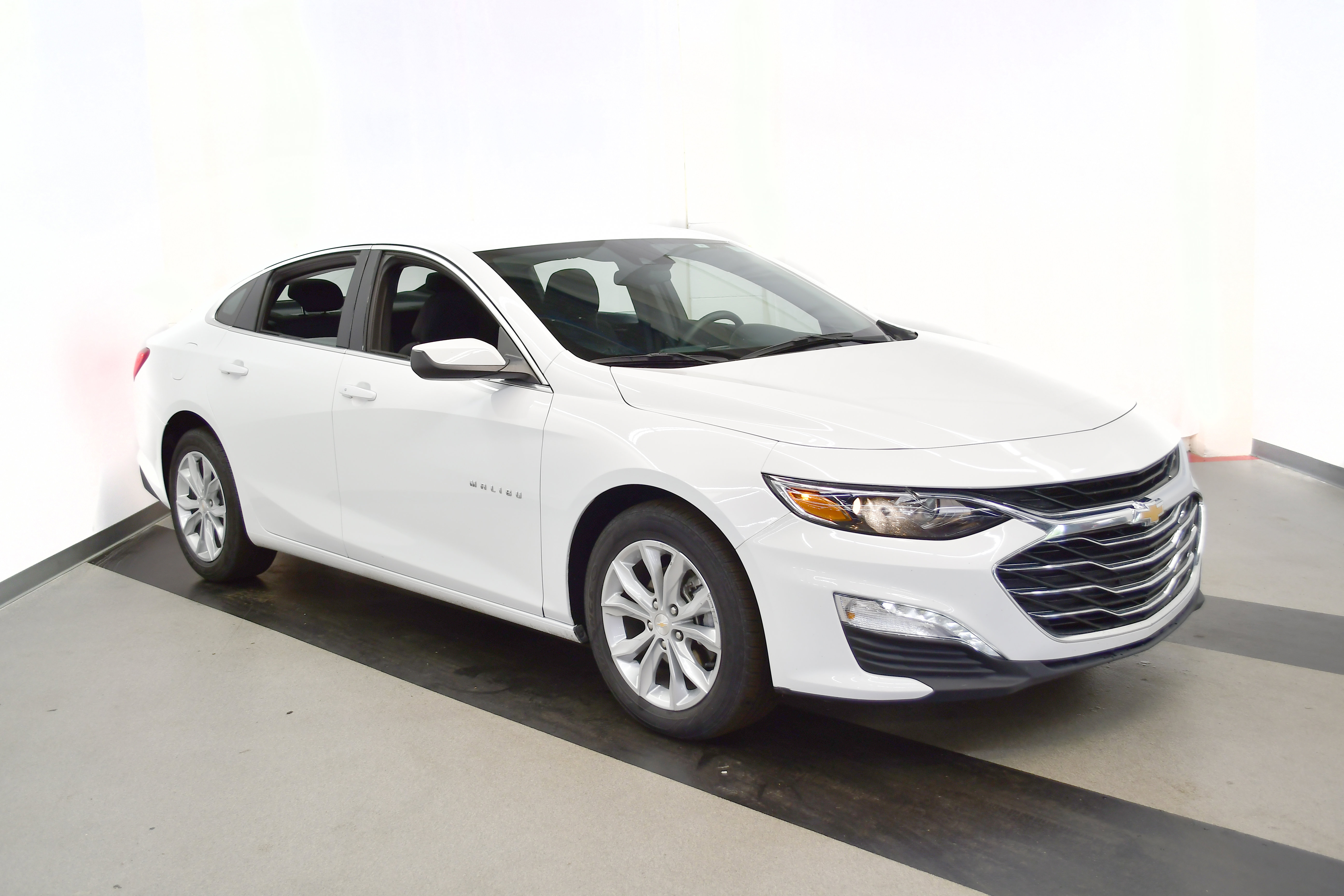 Used 2024 Chevrolet Malibu LT image 4