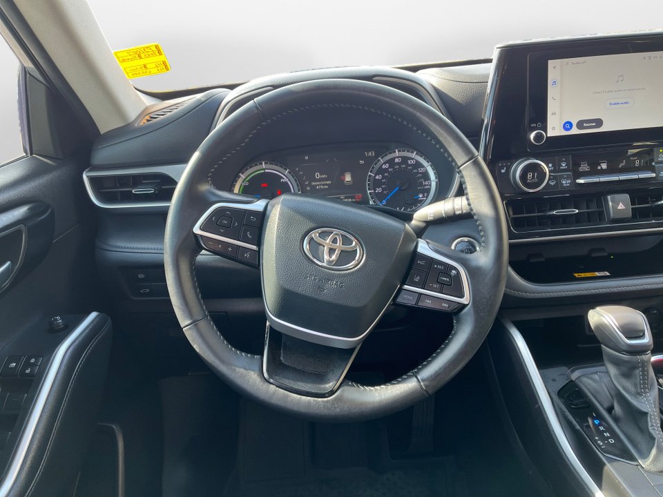 Certified 2025 Toyota Highlander XLE image 13