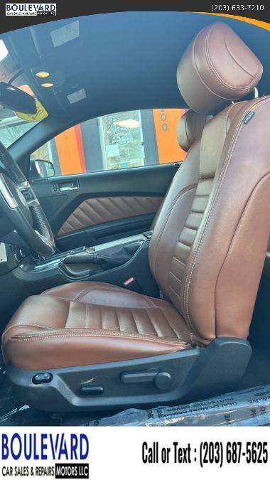 Used 2013 Ford Mustang Premium image 11