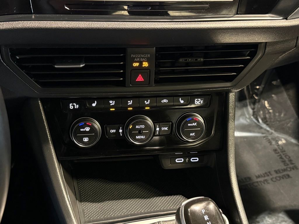 Used 2024 Volkswagen Jetta SE image 12