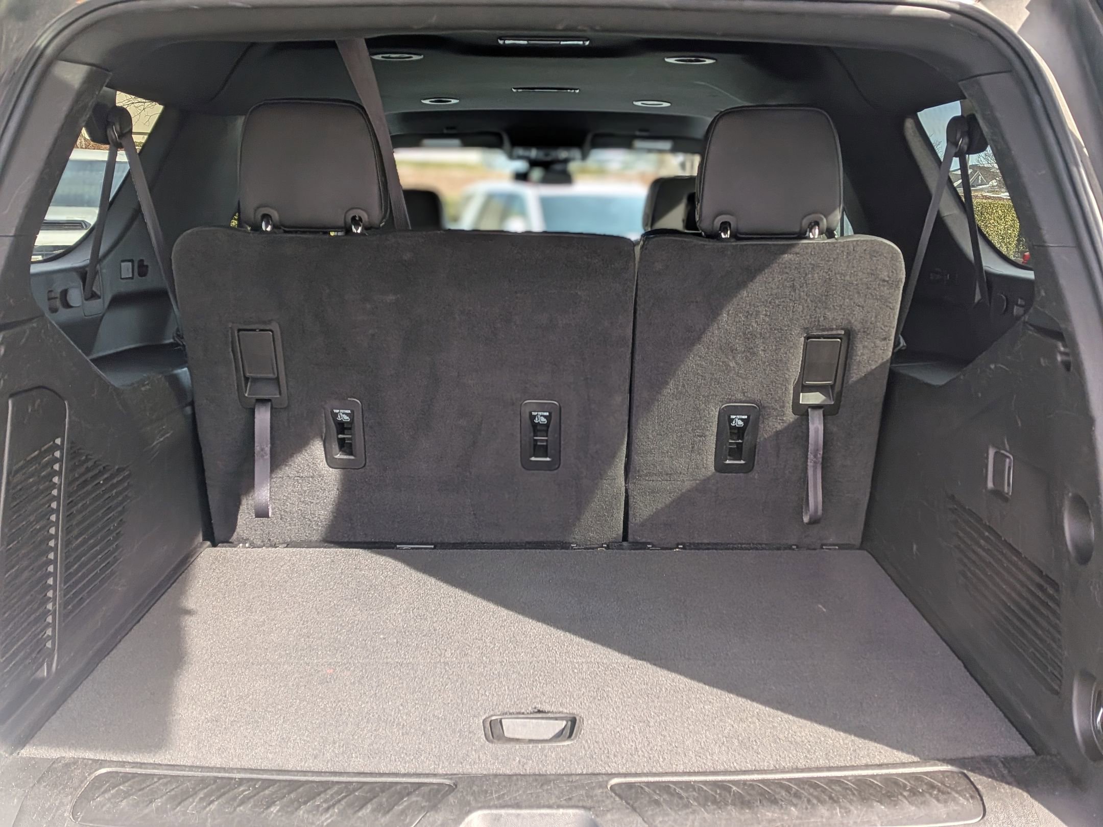 Used 2024 GMC Yukon XL SLT image 35