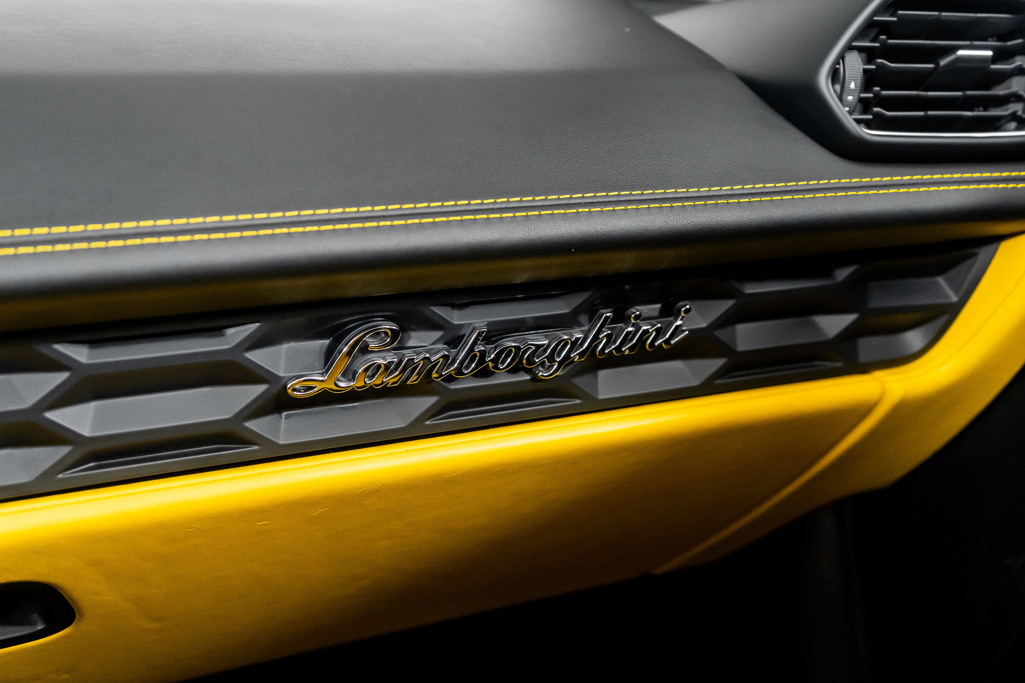 Used 2016 Lamborghini Huracan LP 610-4 image 38