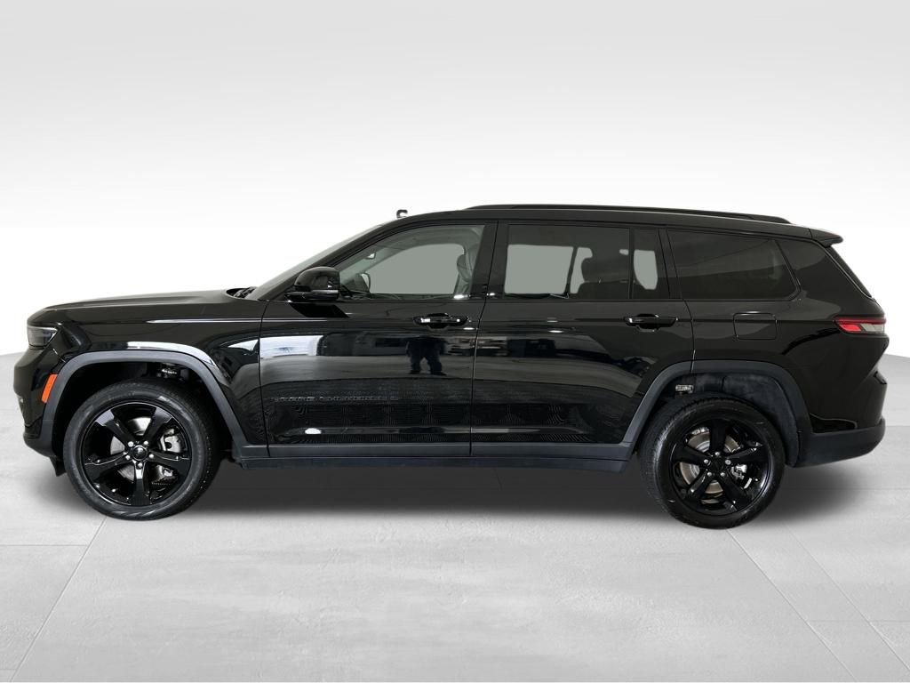 Used 2022 Jeep Grand Cherokee L Limited w/ Black Appearance Package image 2