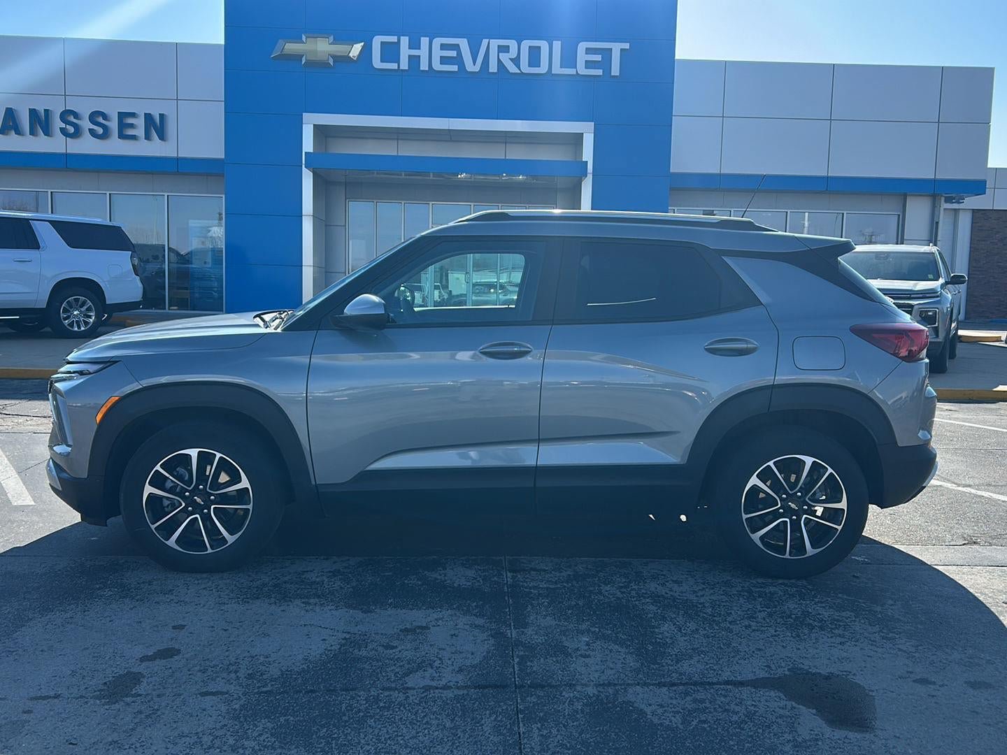 Used 2025 Chevrolet TrailBlazer LT FWD image 1