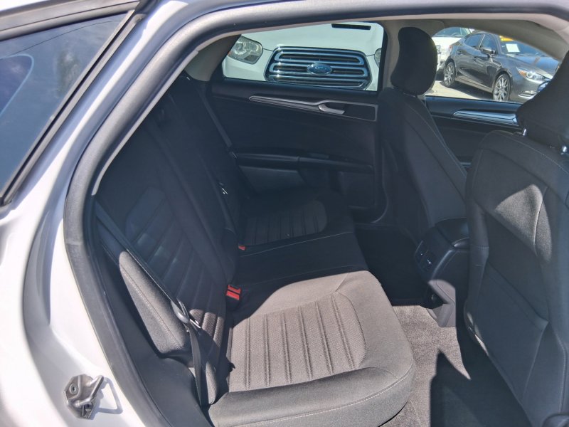 Used 2019 Ford Fusion SE FWD image 9
