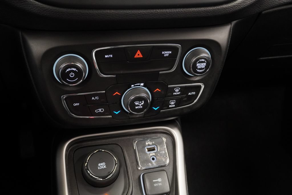 Certified 2020 Jeep Compass Latitude AWD/4WD image 33