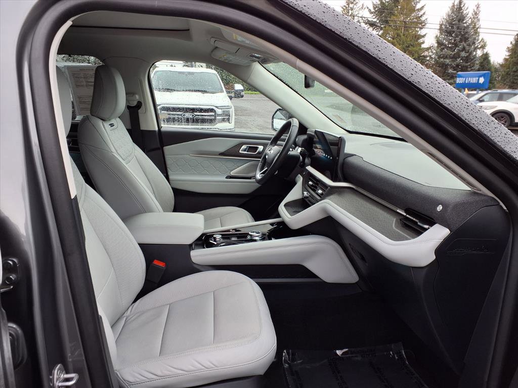 Certified 2025 Ford Explorer Platinum w/ Ultimate Package image 6