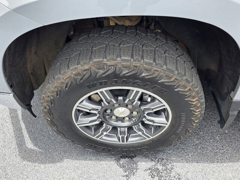 Used 2024 Chevrolet Silverado 1500 LT AWD/4WD image 20