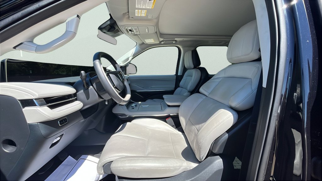 Used 2025 Lincoln Navigator Reserve AWD/4WD image 14