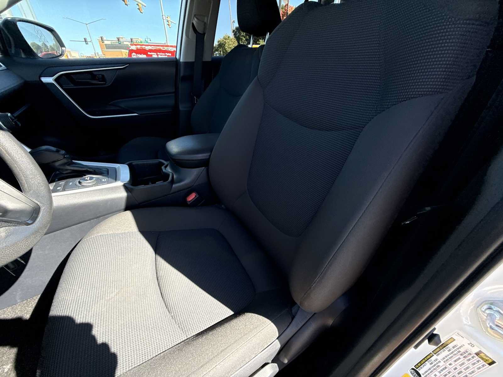 Used 2025 Toyota RAV4 LE AWD/4WD image 32