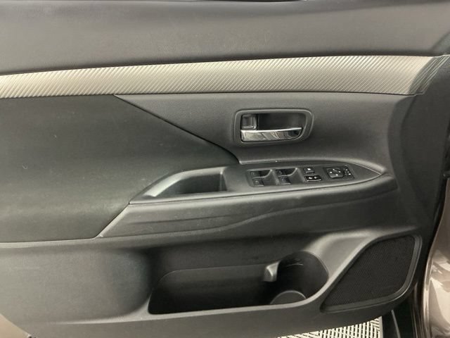 Used 2016 Mitsubishi Outlander SE FWD image 7