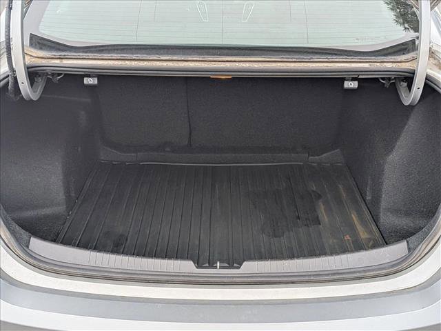 Used 2017 Chevrolet Malibu LT FWD image 6