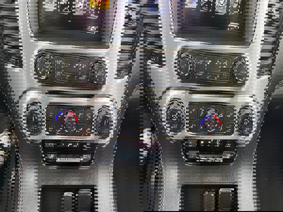 Used 2019 GMC Yukon XL SLE w/ SLE Value Package image 16